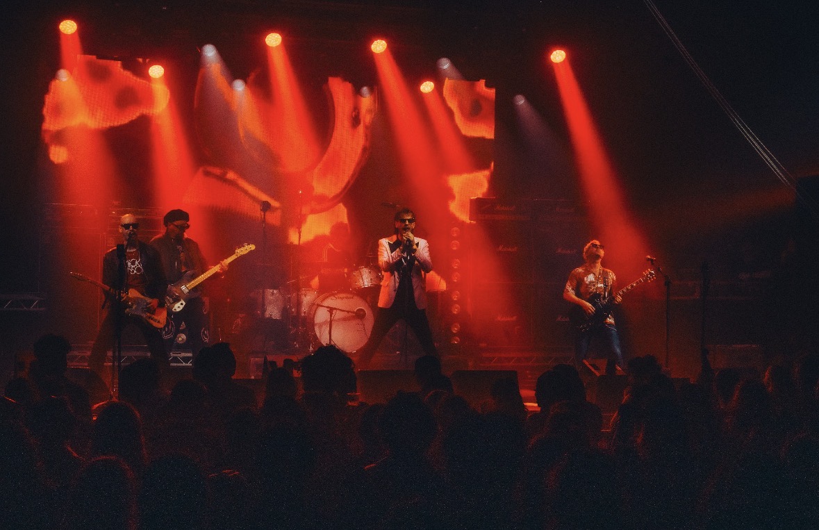 Audience dancing at the Rock N' Roll Freak Show experience